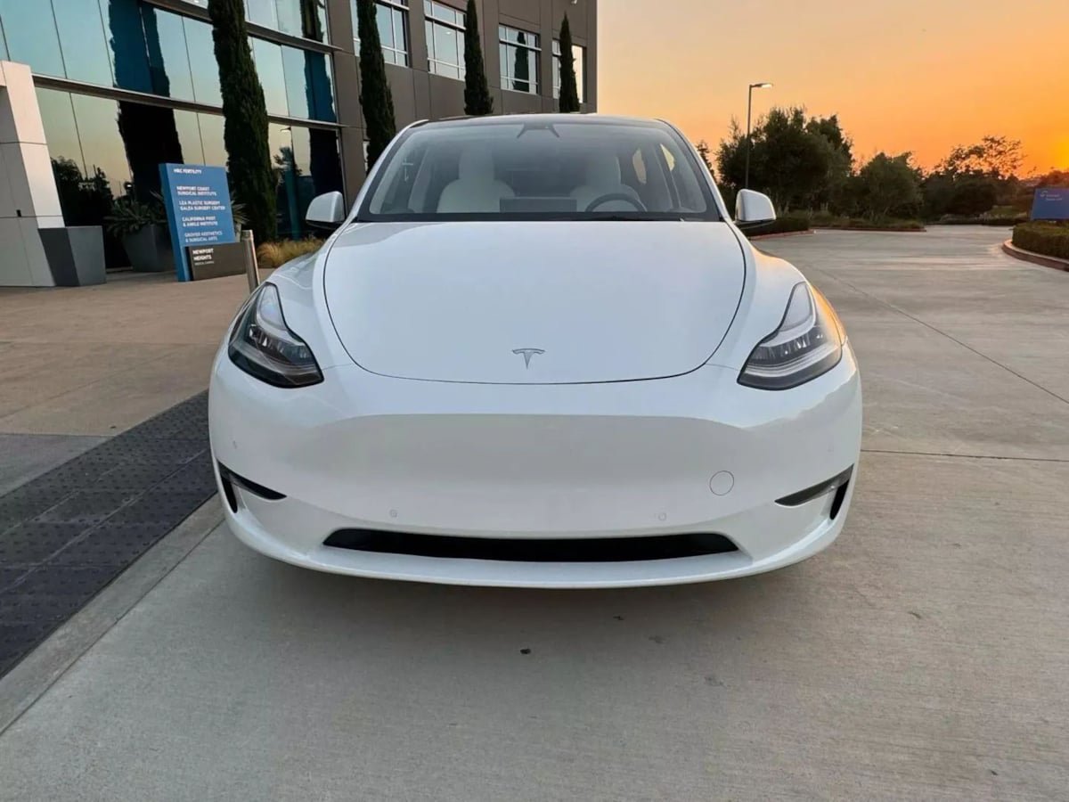 Used 2023 Tesla Model Y Long Range AWD/4WD image 2