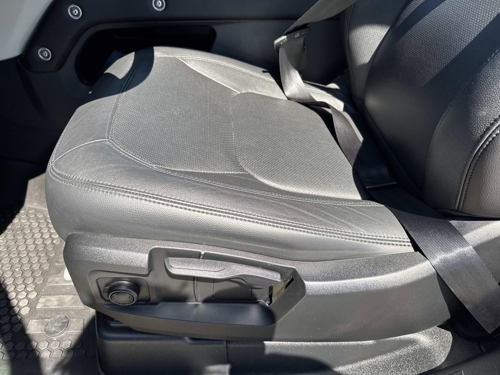 Used 2024 Land Rover Defender 90 S image 17