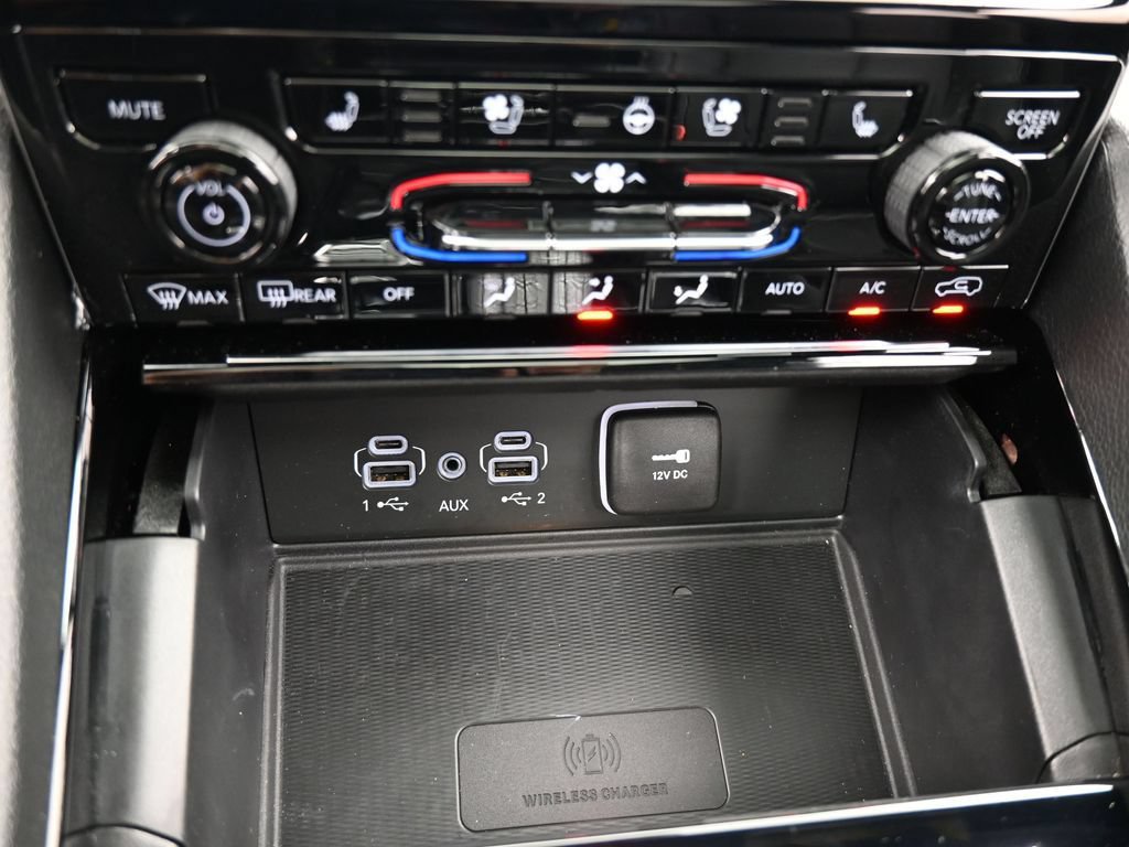 Used 2024 Jeep Grand Cherokee Overland w/ Luxury Tech Group IV AWD/4WD image 32