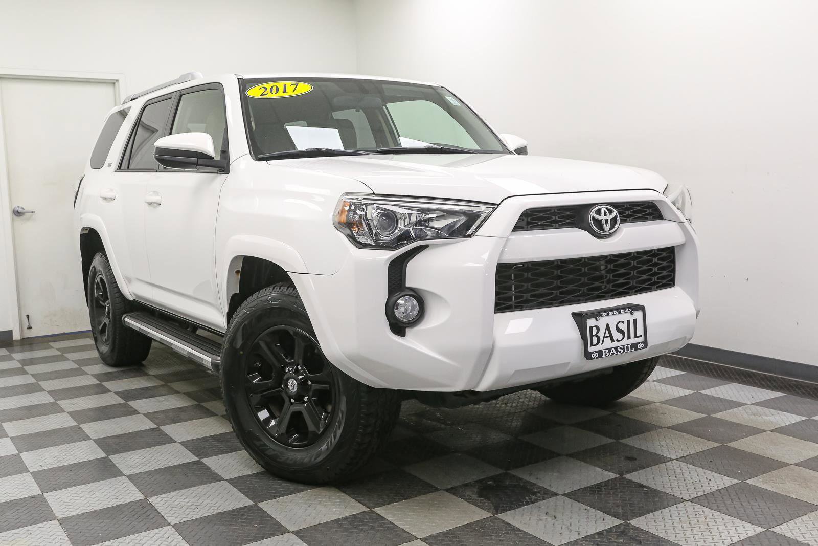 Used 2017 Toyota 4Runner SR5 AWD/4WD image 2