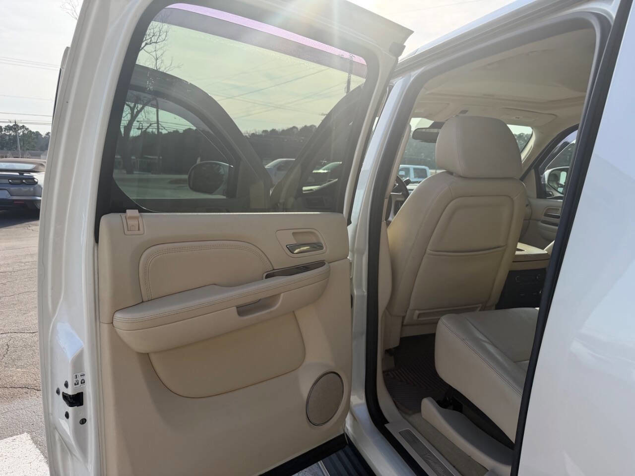 Used 2008 Cadillac Escalade EXT image 17
