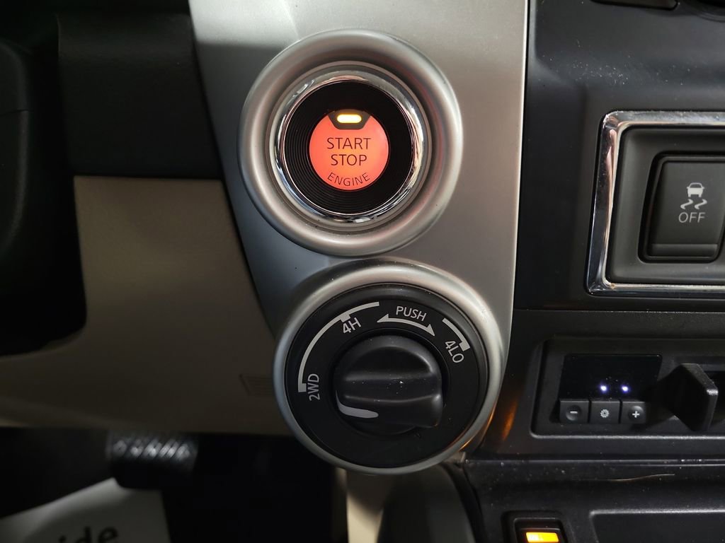 Used 2016 Nissan Titan SL image 16