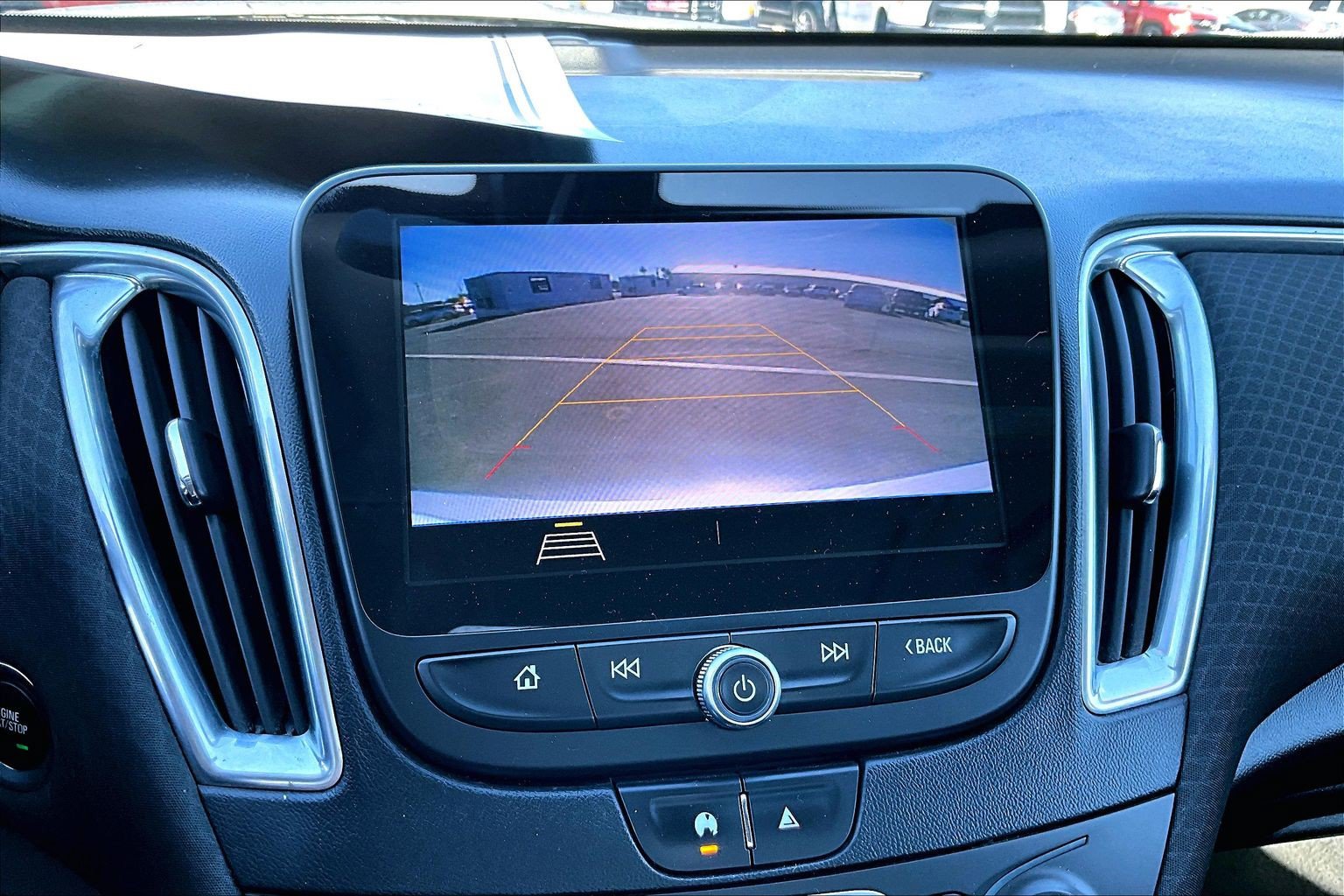 Used 2020 Chevrolet Malibu LT FWD image 21