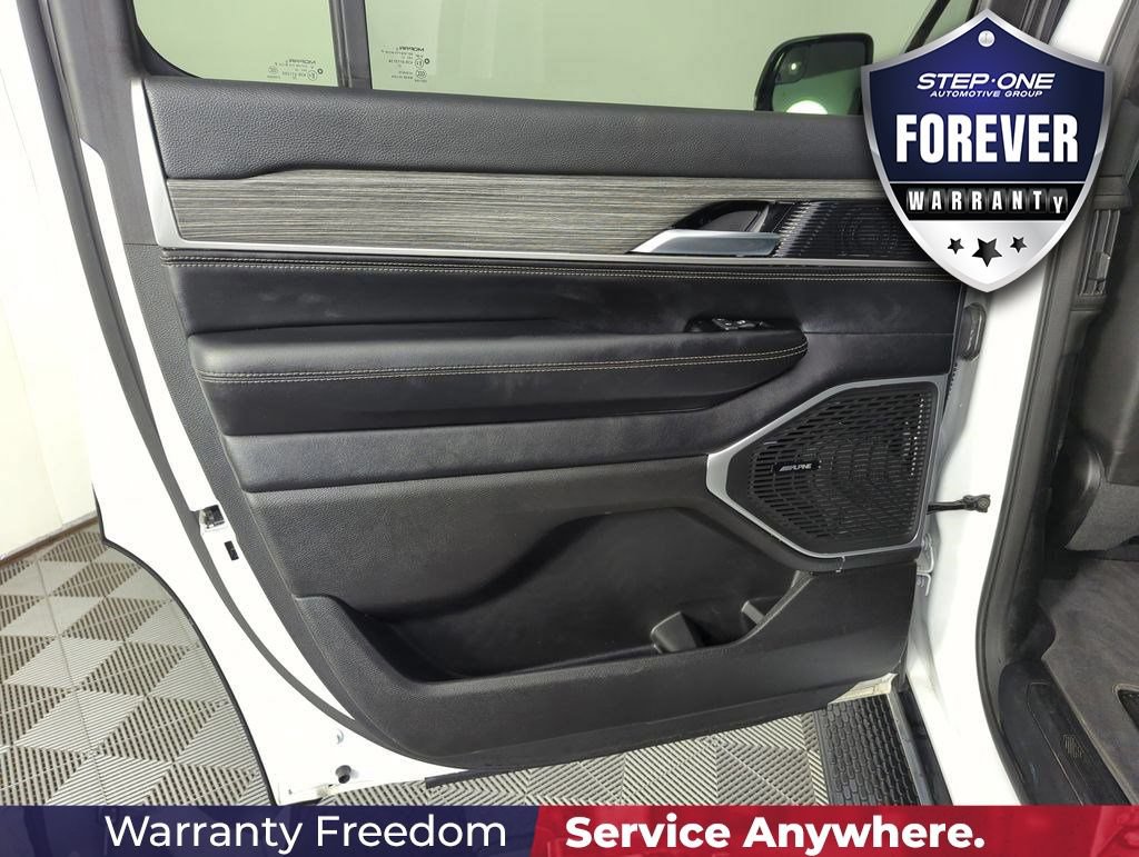 Used 2024 Jeep Wagoneer Series II w/ Flexible Seating Group RWD image 27