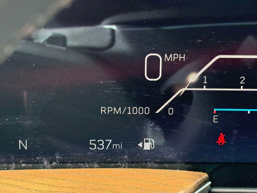 Used 2025 Cadillac Escalade ESV Premium Luxury Platinum image 5