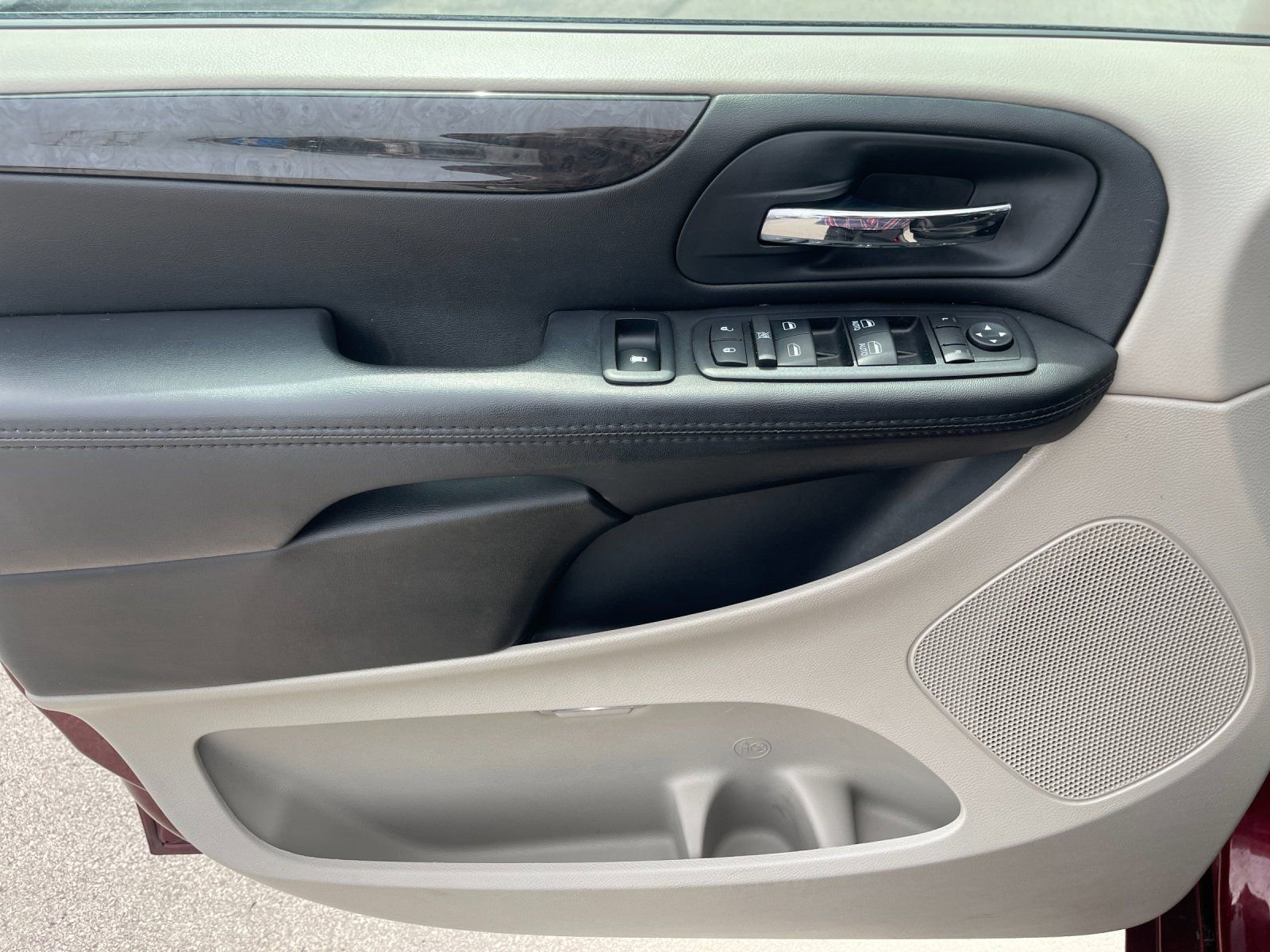 Used 2018 Dodge Grand Caravan SE w/ UConnect Hands-Free Group FWD image 12