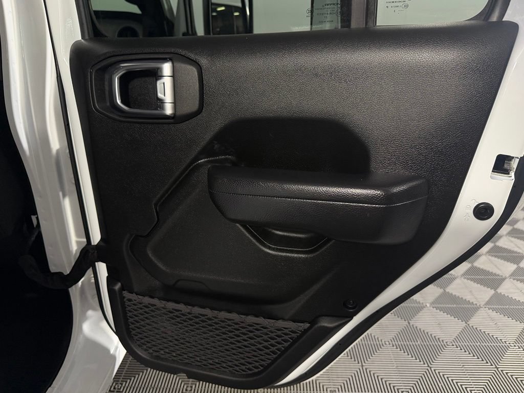 Used 2024 Jeep Wrangler Unlimited AWD/4WD image 30
