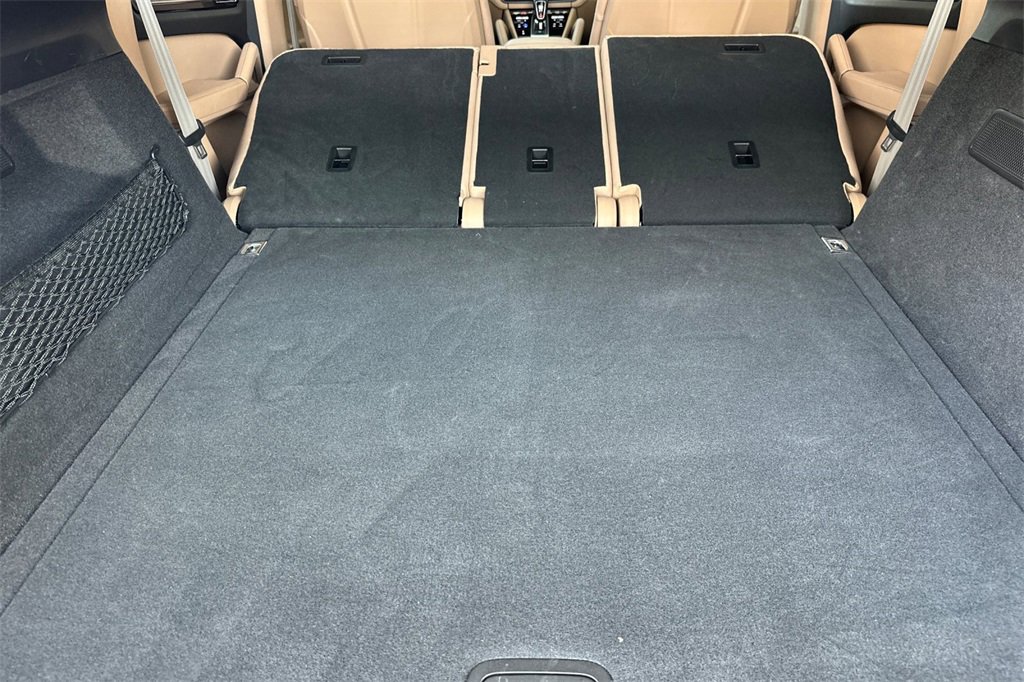 Used 2023 Porsche Cayenne Platinum Edition image 18