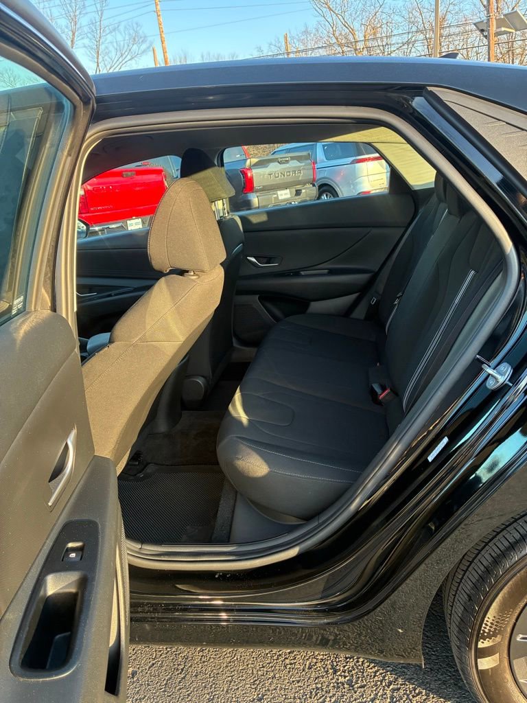 Used 2023 Hyundai Elantra SEL image 20