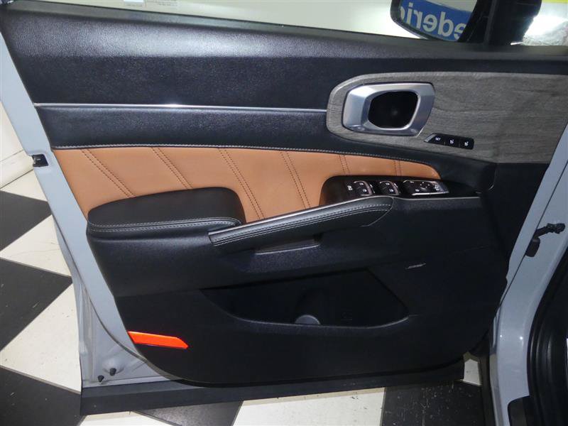 Used 2022 Kia Sorento SX Prestige w/ Rust Color Package AWD/4WD image 31