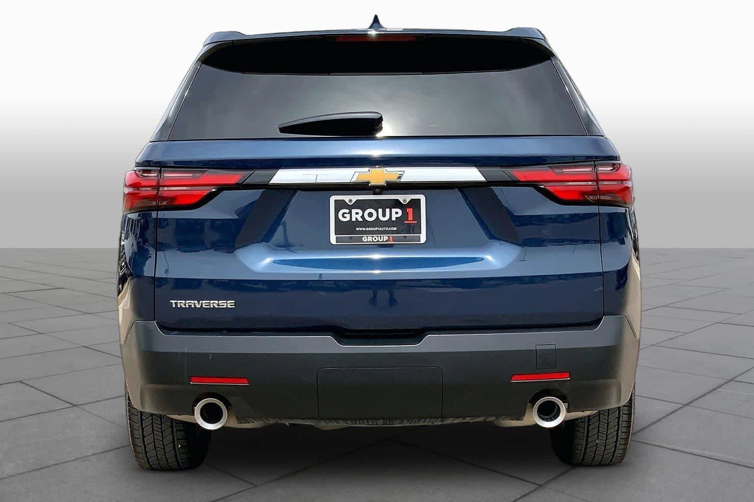 Used 2023 Chevrolet Traverse LS FWD image 4
