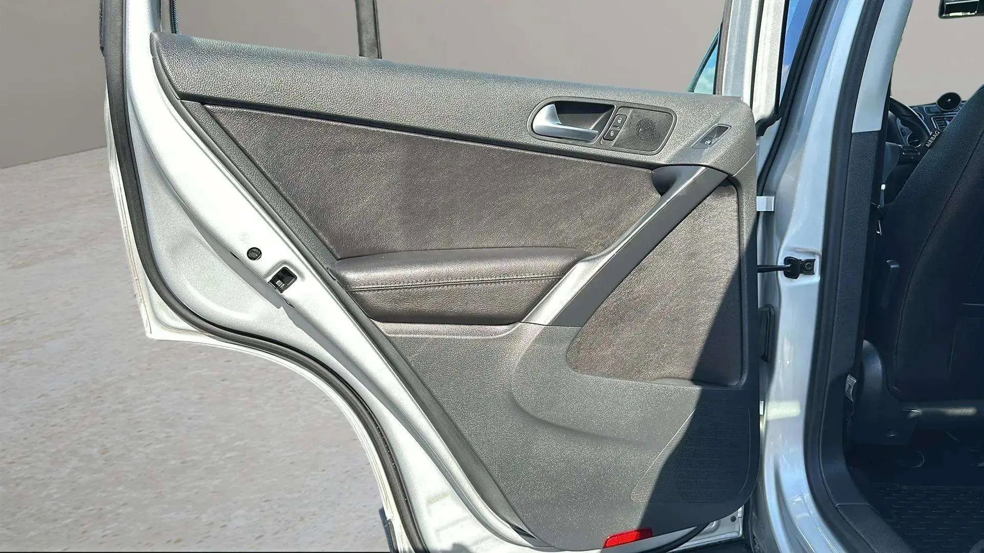 Used 2016 Volkswagen Tiguan S image 14