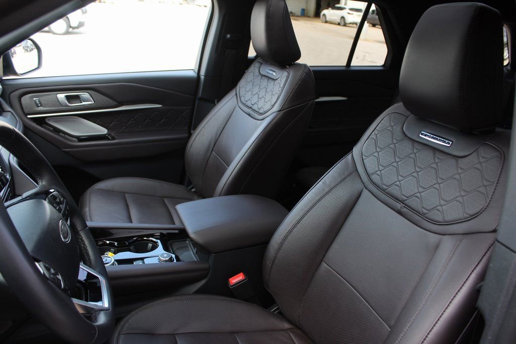 Used 2025 Ford Explorer Platinum w/ LUX Leather Package image 15