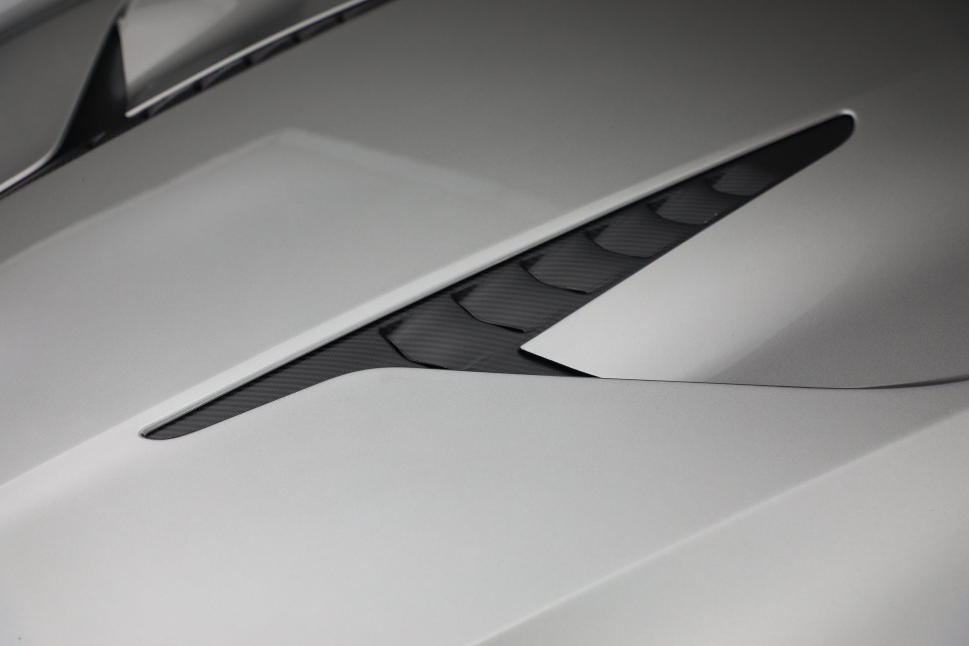 Used 2025 Aston Martin Vanquish RWD image 15