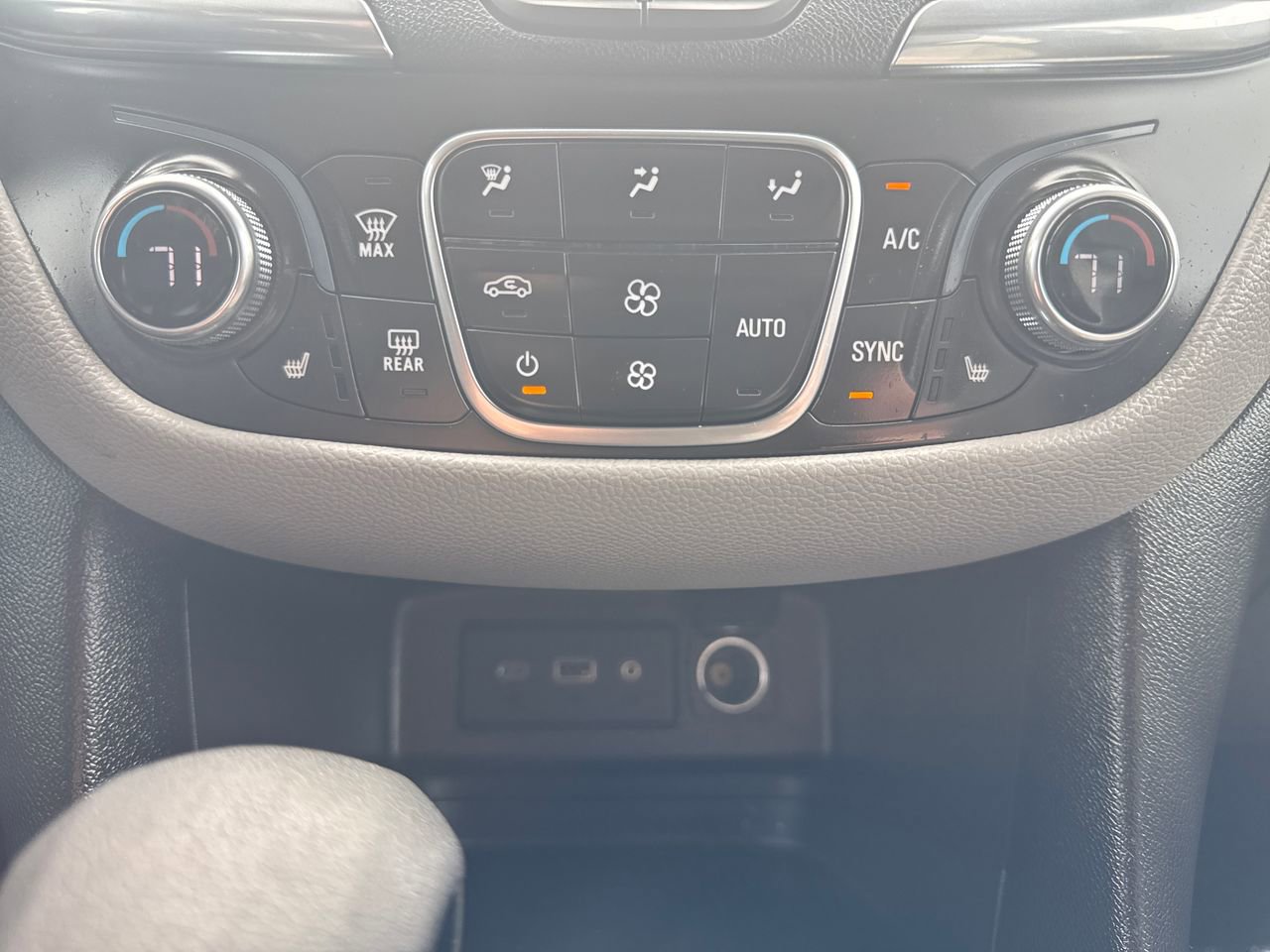 Used 2024 Chevrolet Equinox LT image 21