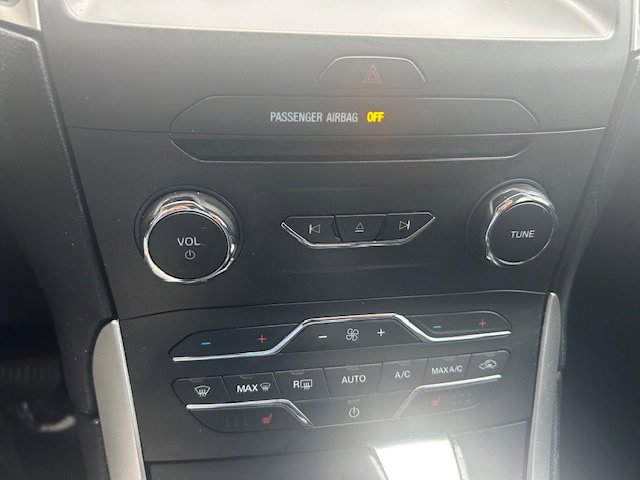 Used 2018 Ford Edge SEL w/ Equipment Group 201A FWD image 17