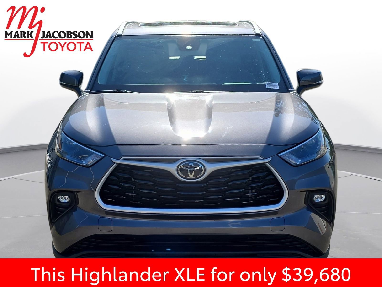 Used 2024 Toyota Highlander XLE image 3