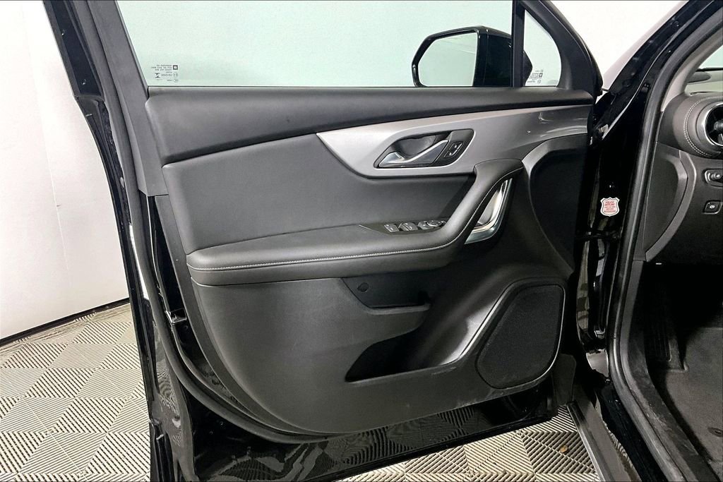 Used 2025 Chevrolet Blazer LT FWD image 18