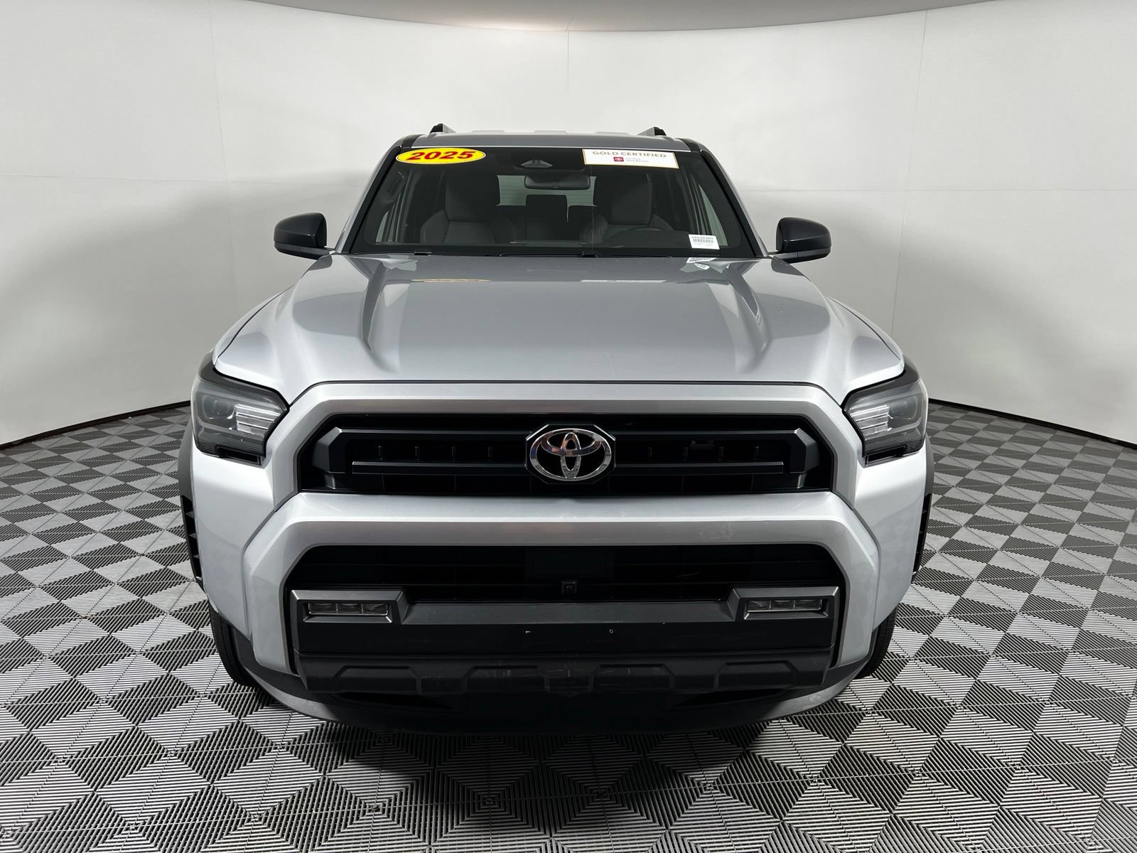 Certified 2025 Toyota 4Runner SR5 AWD/4WD image 2