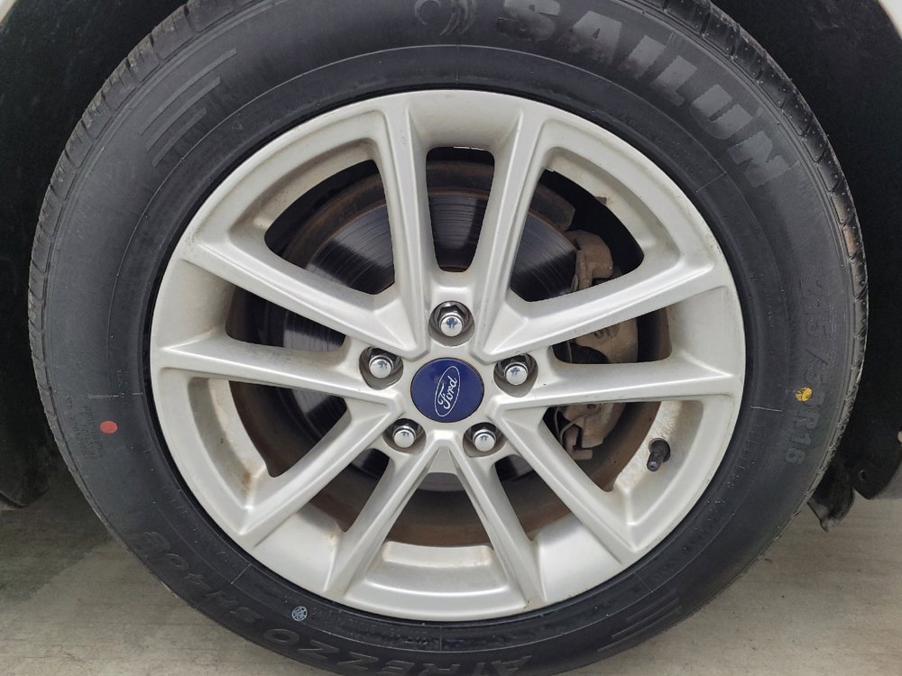 Used 2016 Ford Focus SE w/ SE Cold Weather Package FWD image 31