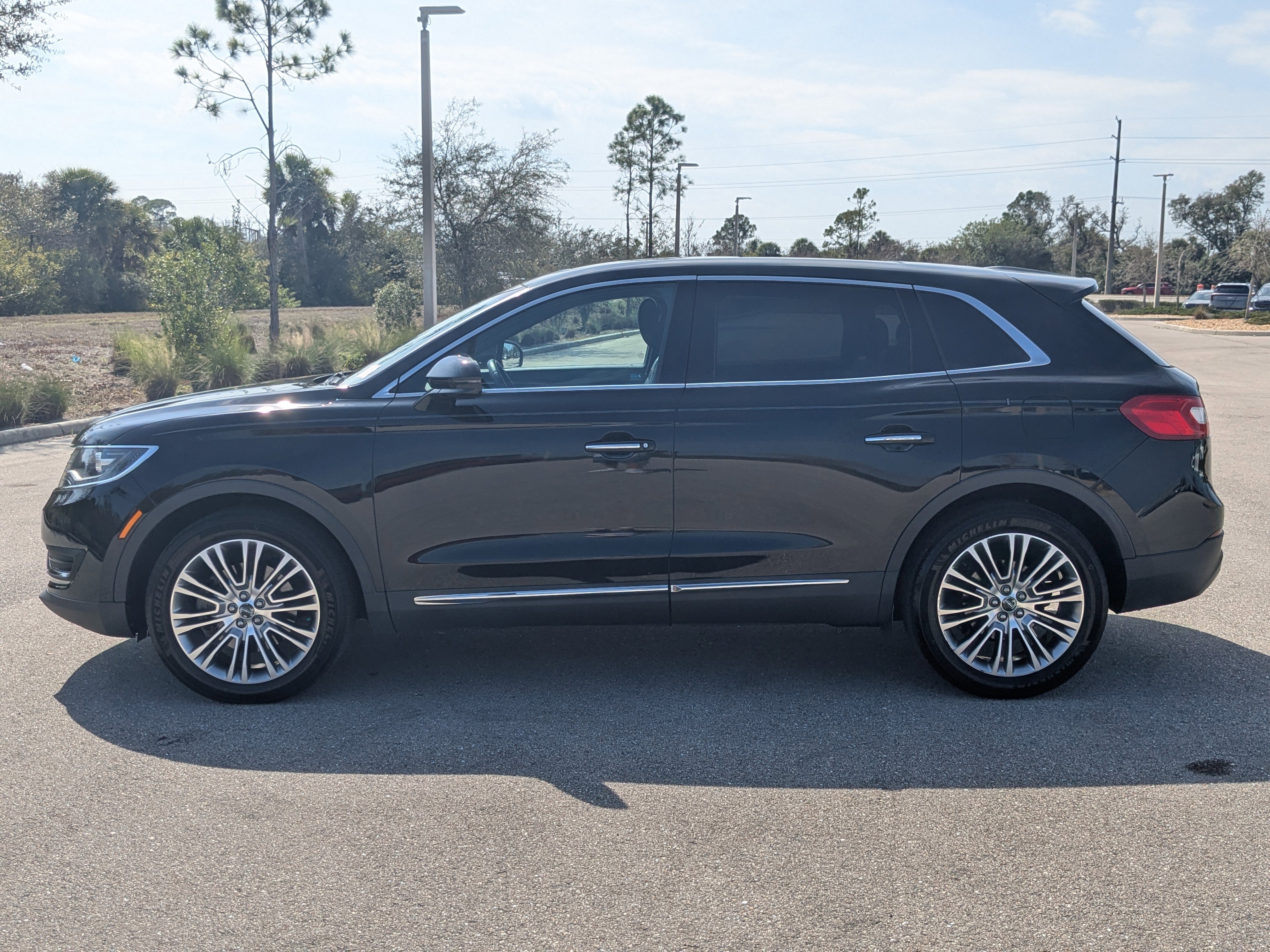 Used 2017 Lincoln MKX Reserve image 8