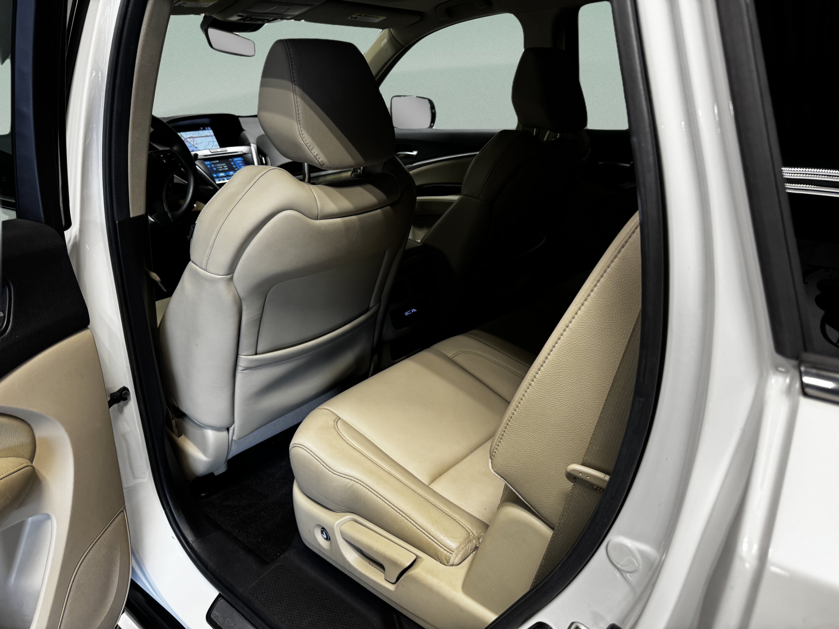 Certified 2018 Acura MDX w/ Technology Package FWD image 10