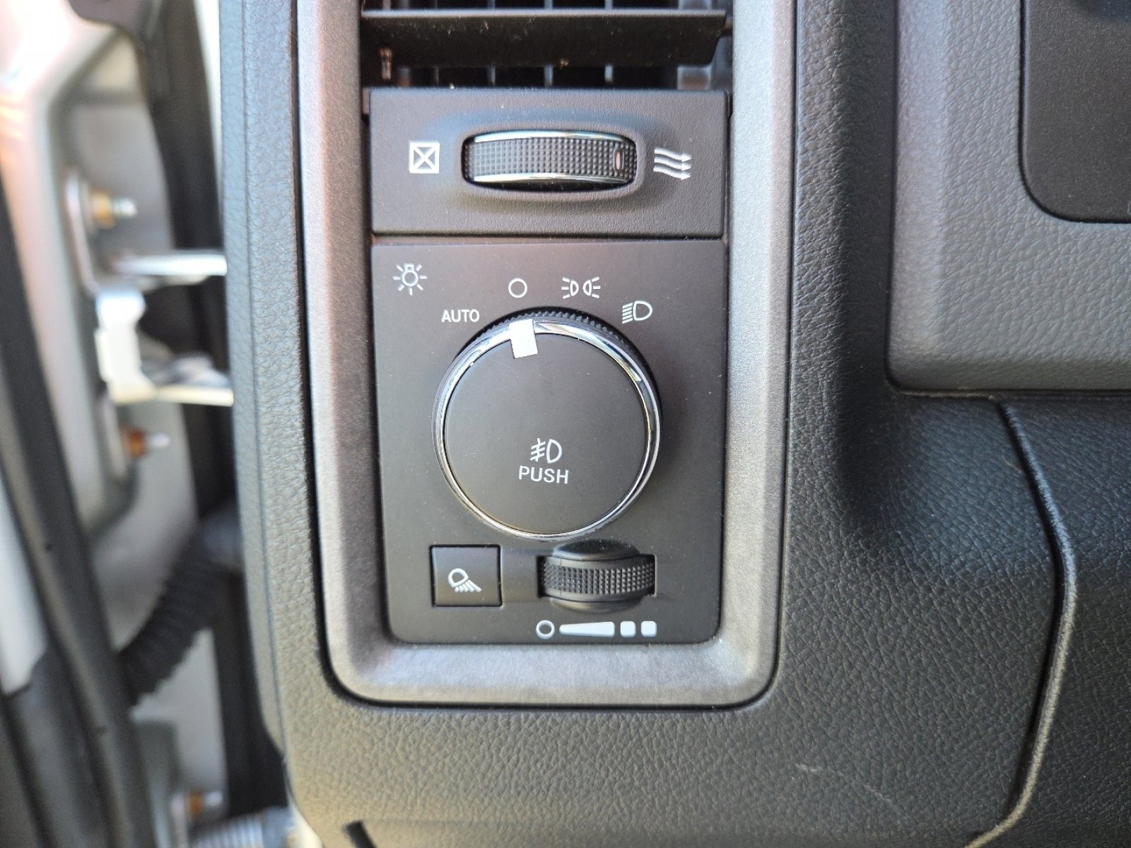 Used 2018 RAM 1500 Express image 5