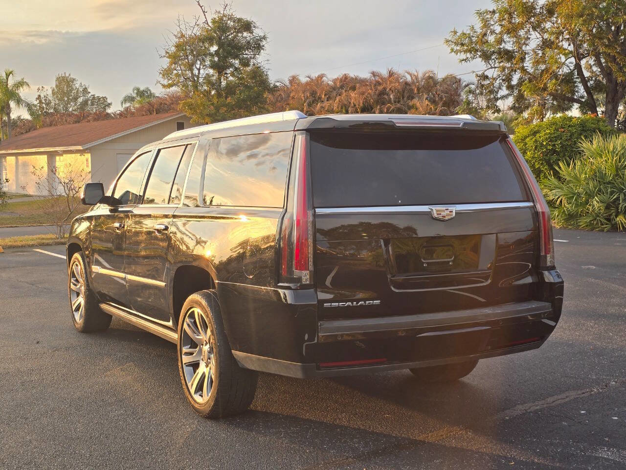 Used 2015 Cadillac Escalade ESV Premium image 16