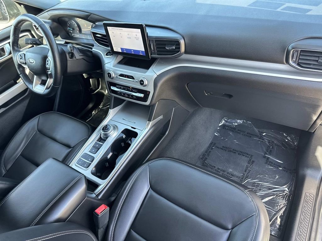 Used 2022 Ford Explorer XLT w/ Equipment Group 202A image 30