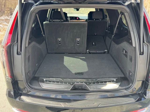 Used 2021 Cadillac Escalade ESV Premium Luxury w/ LPO, Radiant Package image 7