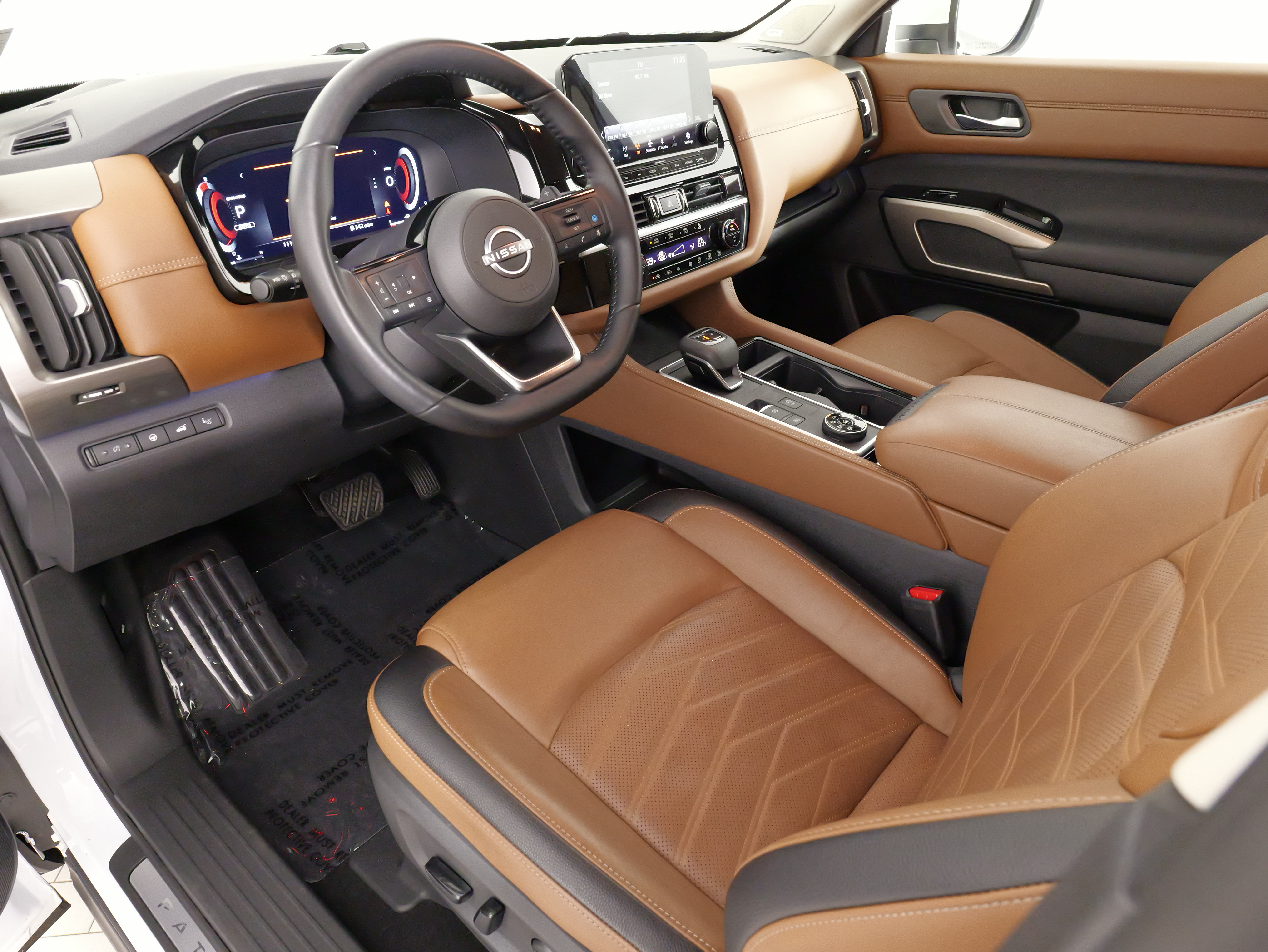 Used 2025 Nissan Pathfinder Platinum AWD/4WD image 30