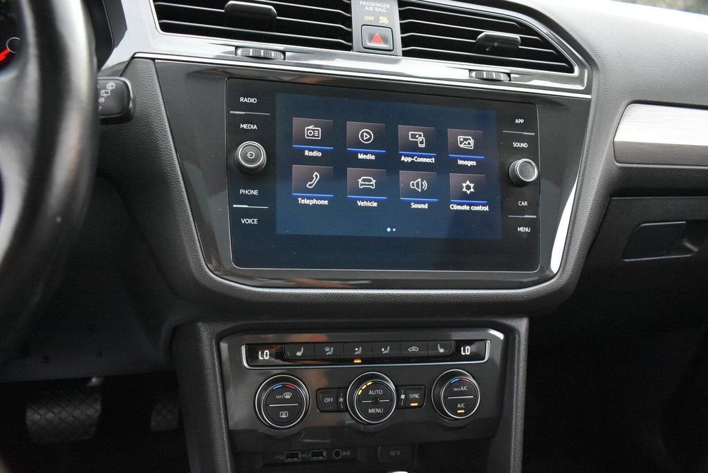 Used 2019 Volkswagen Tiguan SE AWD/4WD image 18