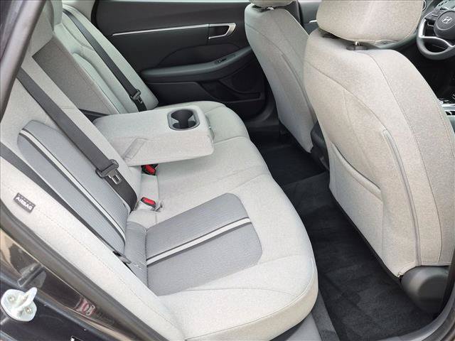 Used 2021 Hyundai Sonata SEL w/ Preferred Accessory Package FWD image 18