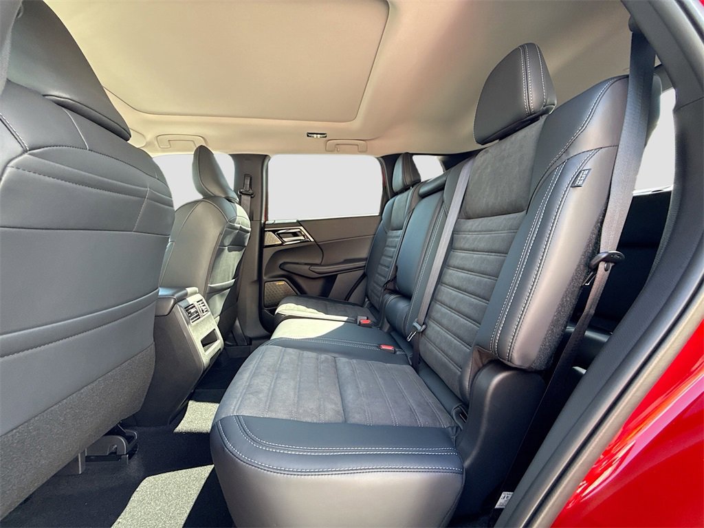 New 2025 Mitsubishi Outlander SE image 26