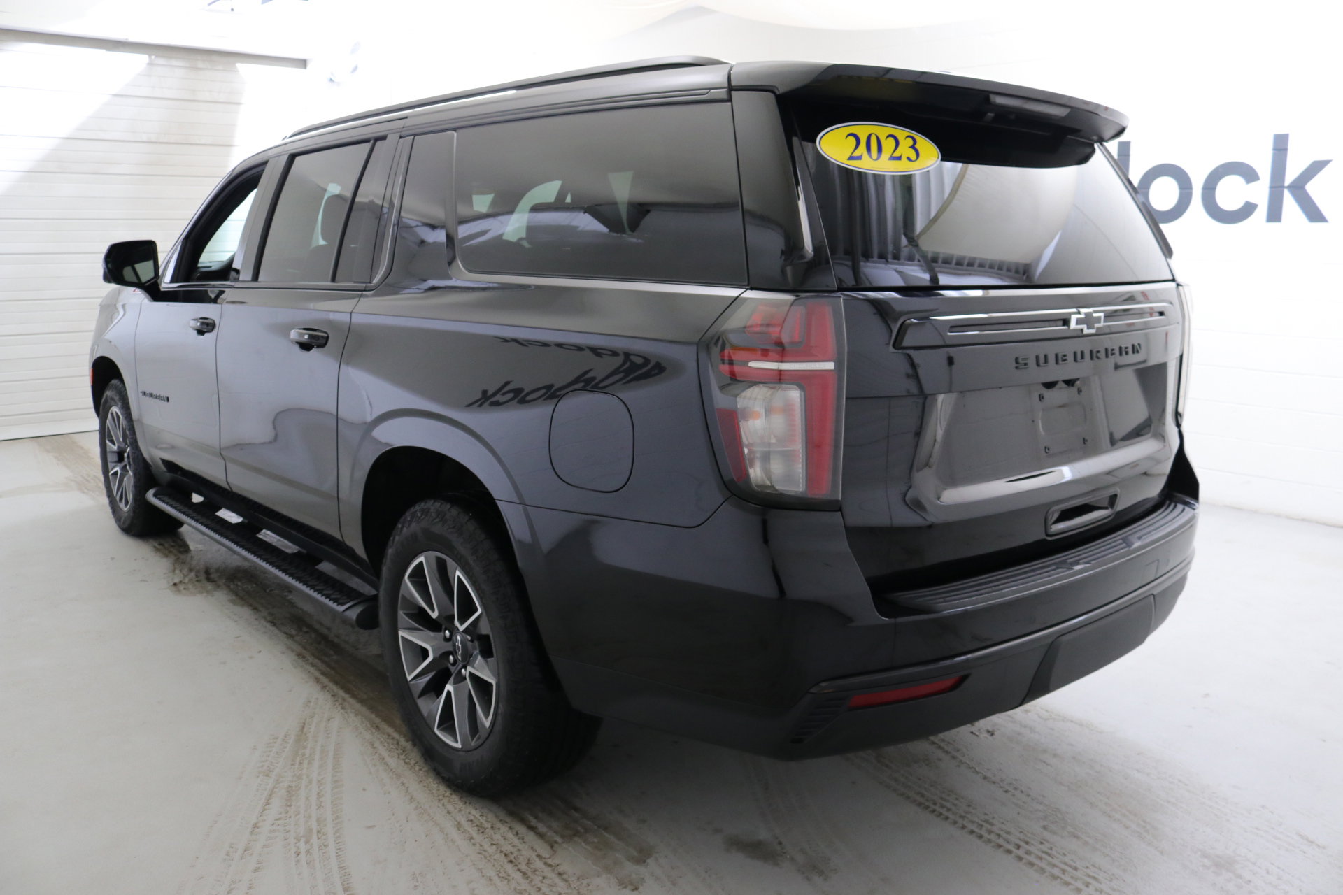 Used 2023 Chevrolet Suburban Z71 w/ Luxury Package image 7