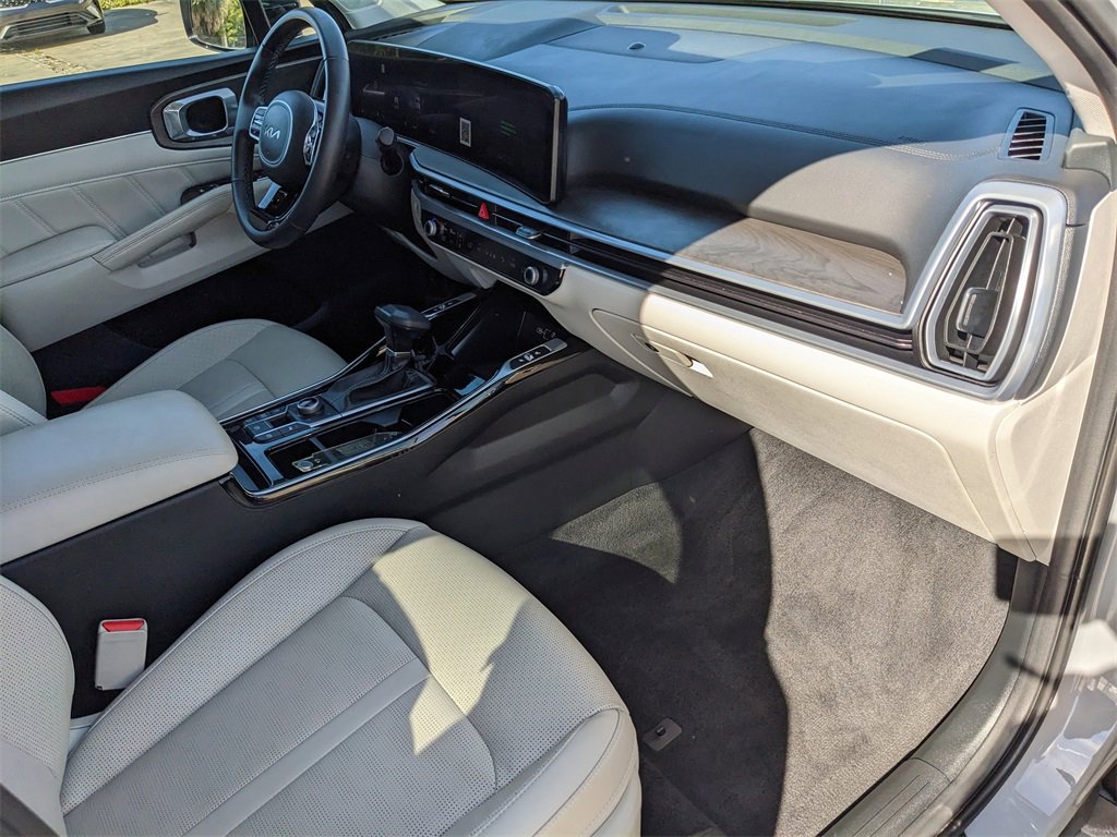 Certified 2025 Kia Sorento SX image 15