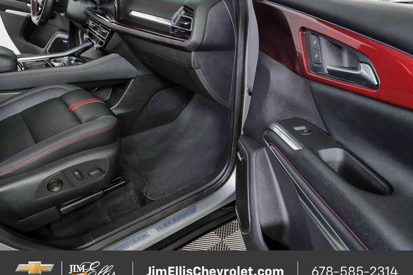 Used 2024 Chevrolet Traverse RS FWD image 25