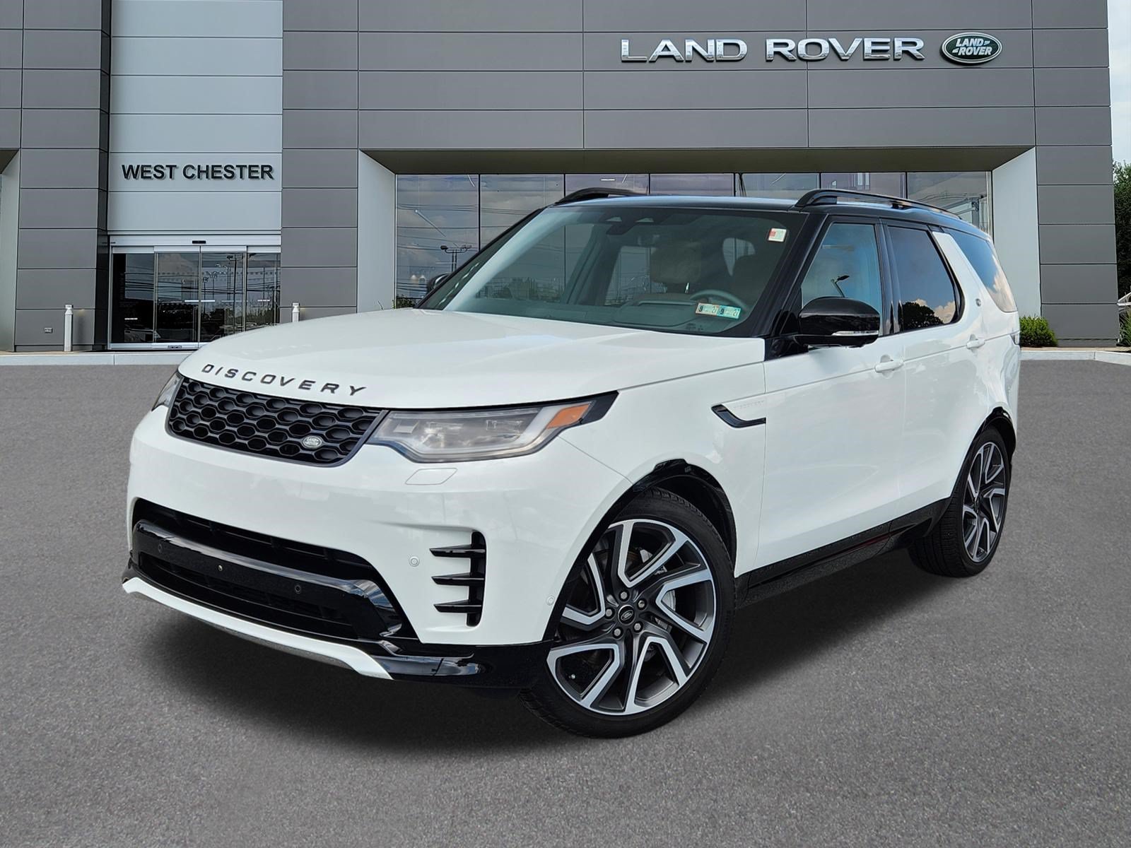 Certified 2024 Land Rover Discovery Dynamic SE AWD/4WD image 1