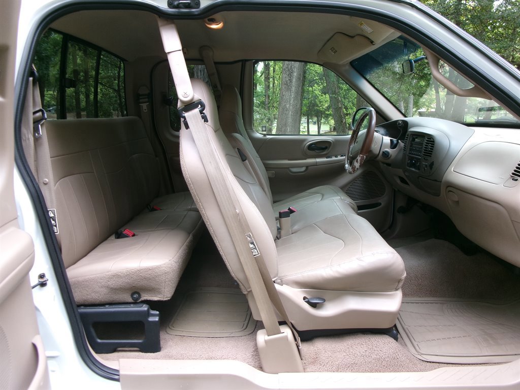 Used 1999 Ford F150 Lariat image 25