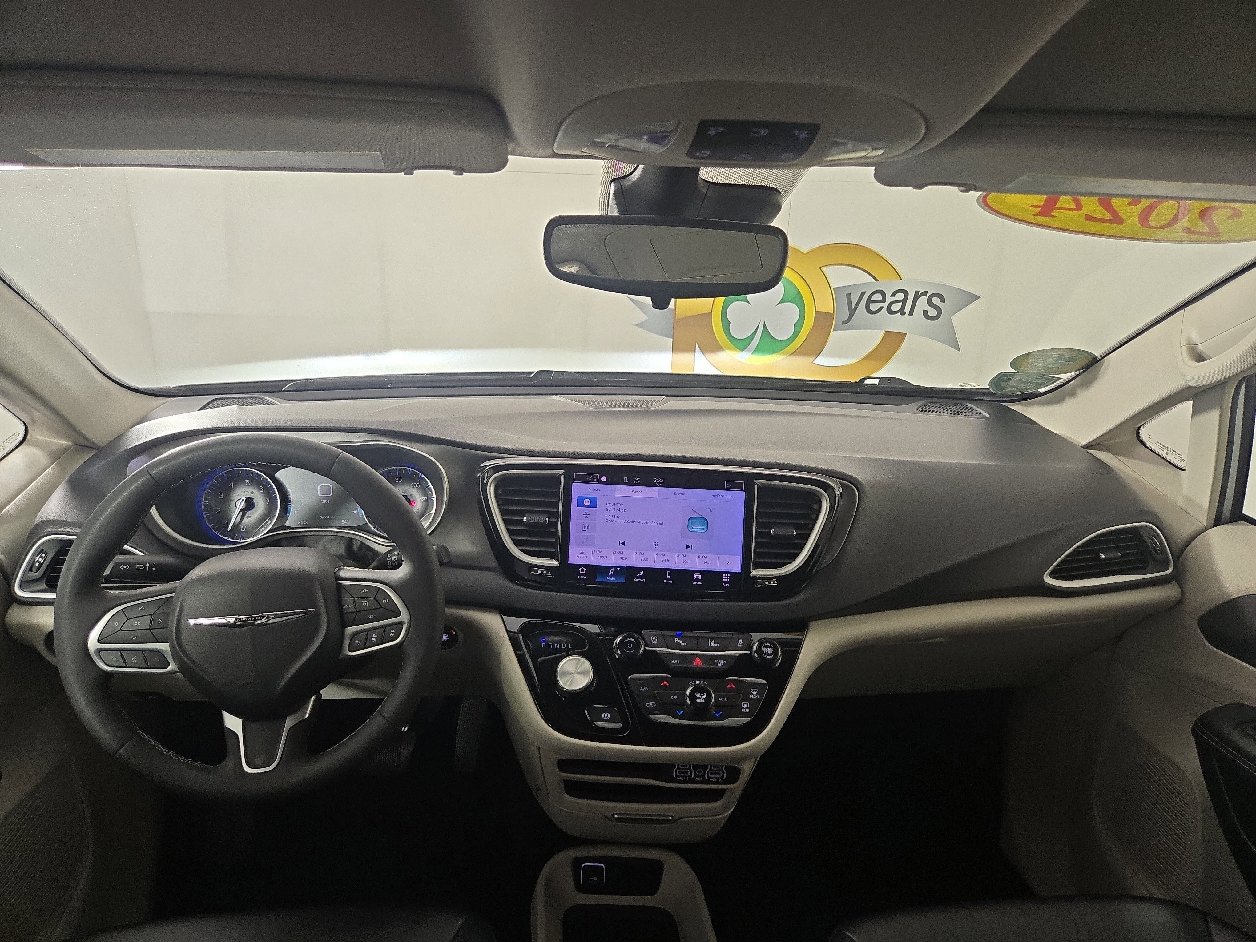 Used 2024 Chrysler Pacifica Touring-L image 14