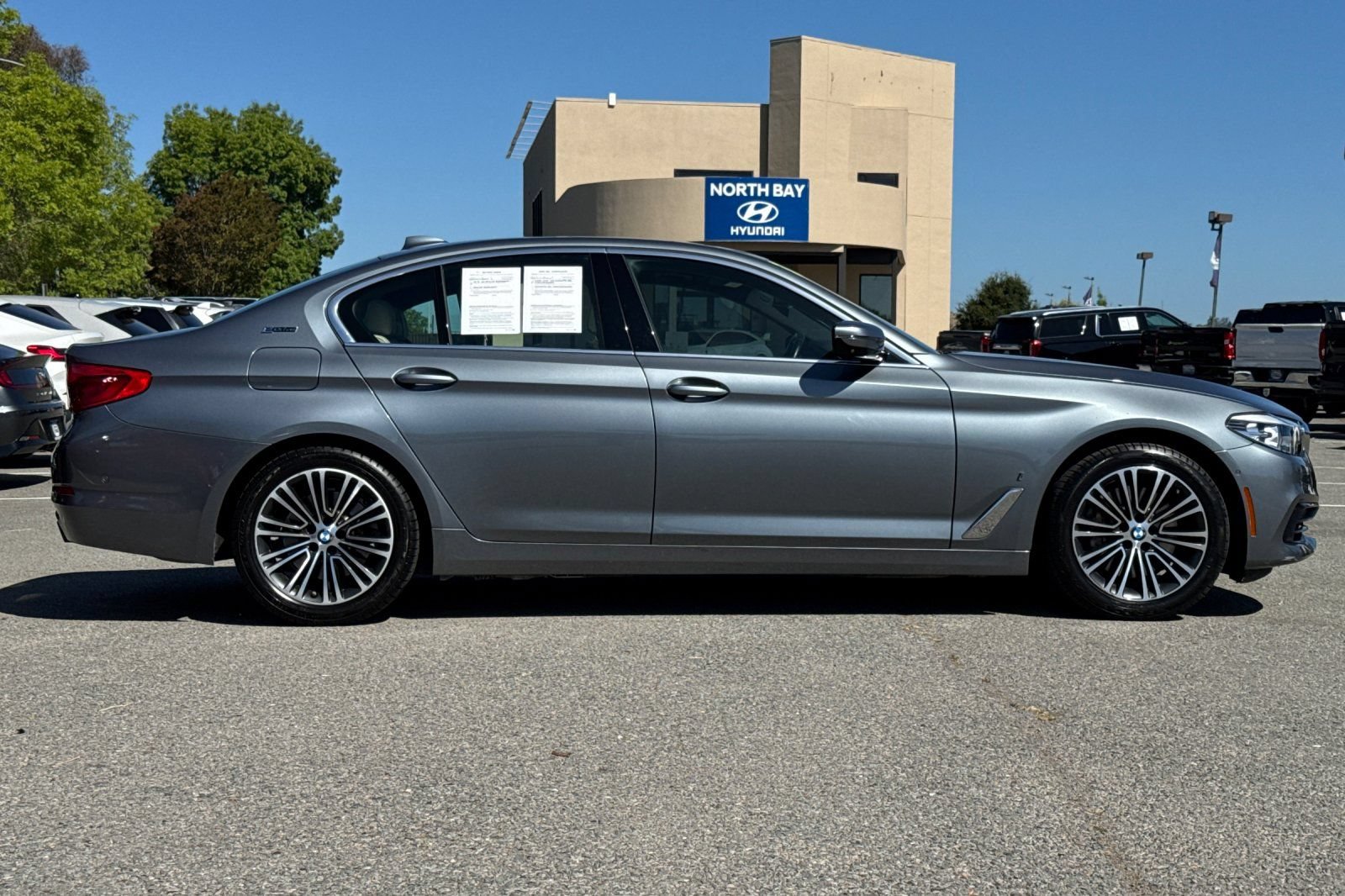 Used 2019 BMW 530e w/ Premium Package RWD image 3