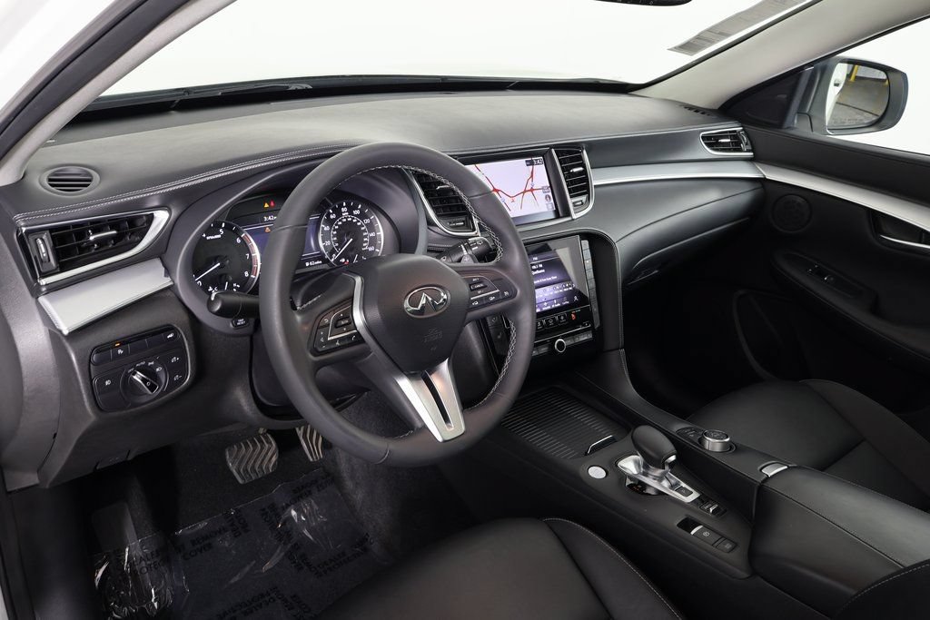Used 2020 INFINITI QX50 Luxe w/ Navigation Package FWD image 7