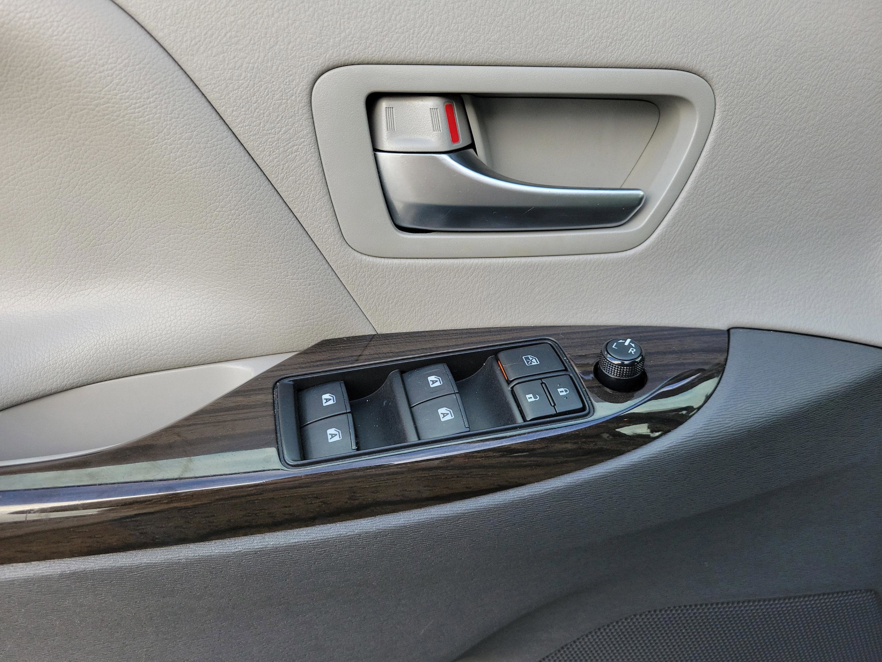 Used 2020 Toyota Sienna XLE image 18