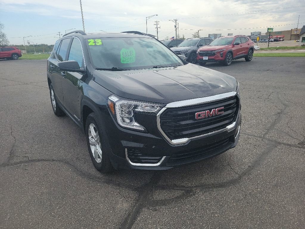 Used 2023 GMC Terrain SLE w/ Driver Convenience Package FWD image 3