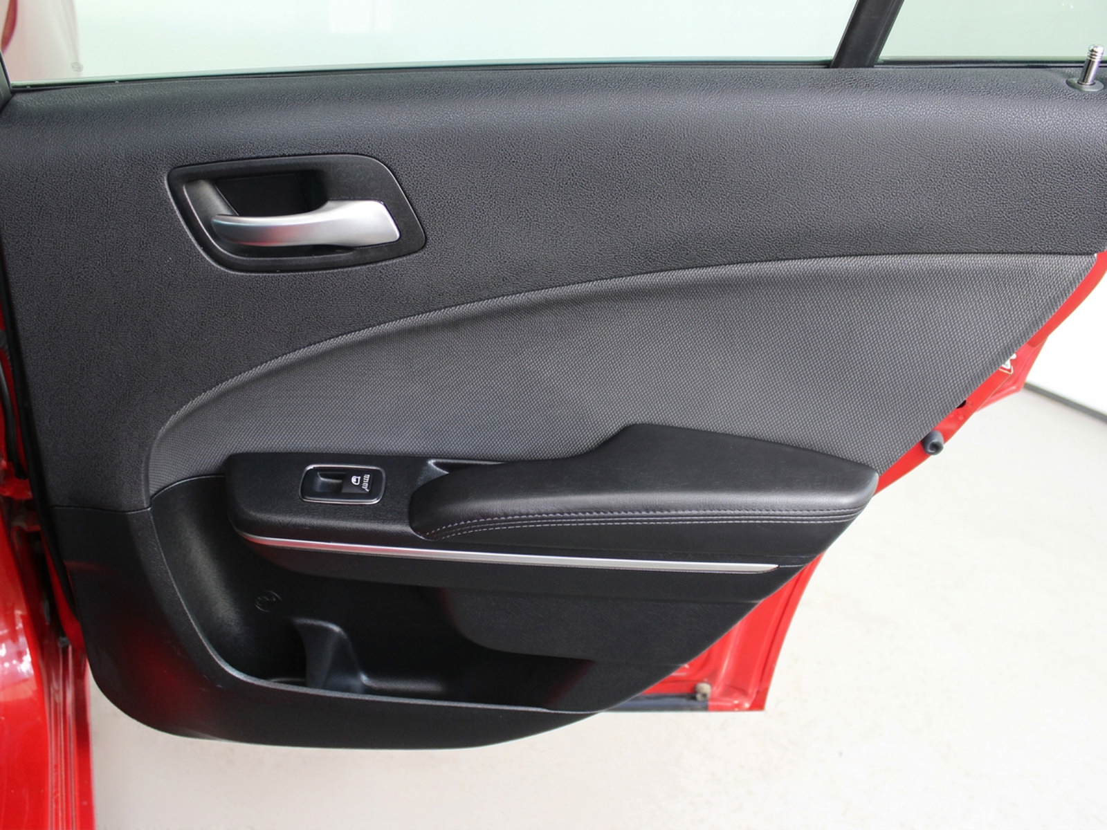 Used 2018 Dodge Charger SXT RWD image 16
