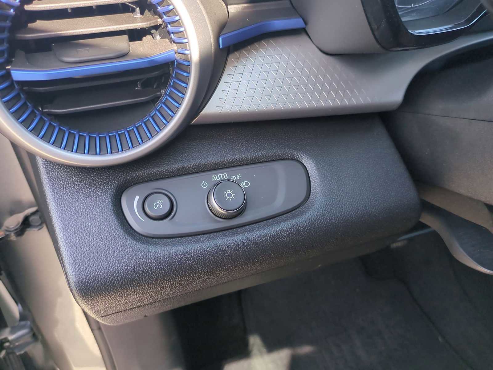 Used 2024 Chevrolet Trax LS image 34