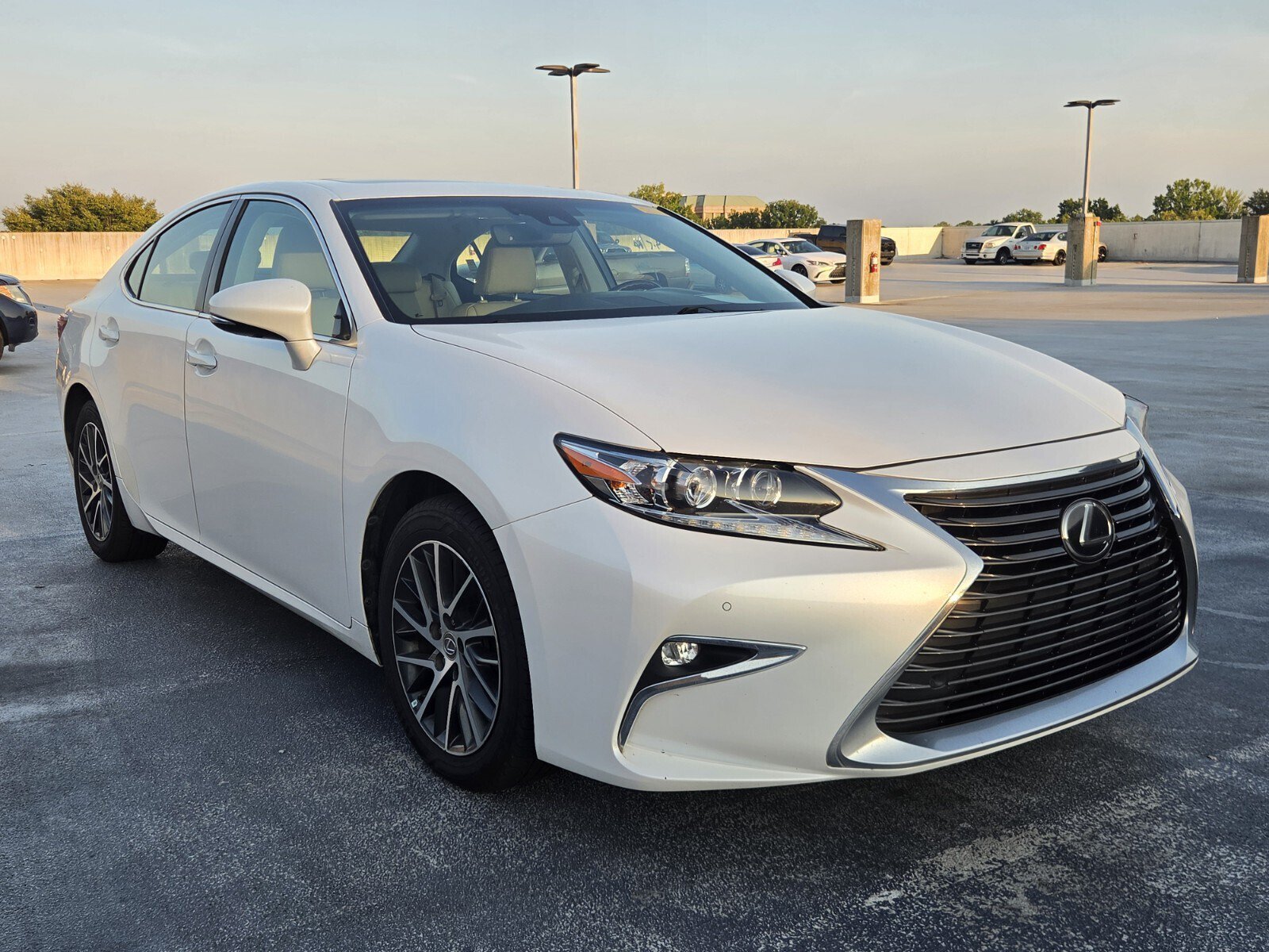 Used 2016 Lexus ES 350 w/ Luxury Package w/Wood Trim FWD image 7