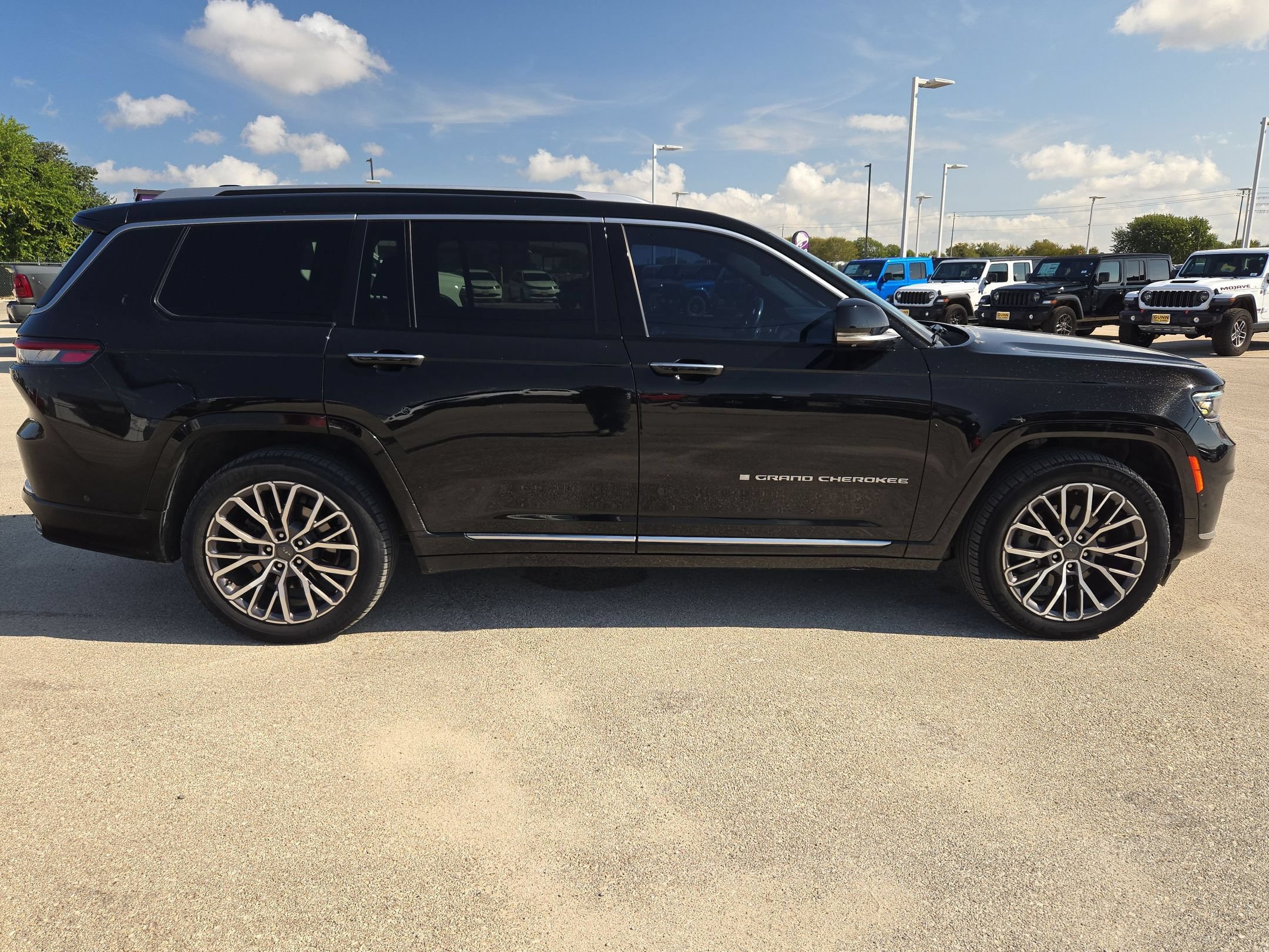 Used 2021 Jeep Grand Cherokee L Summit AWD/4WD image 2