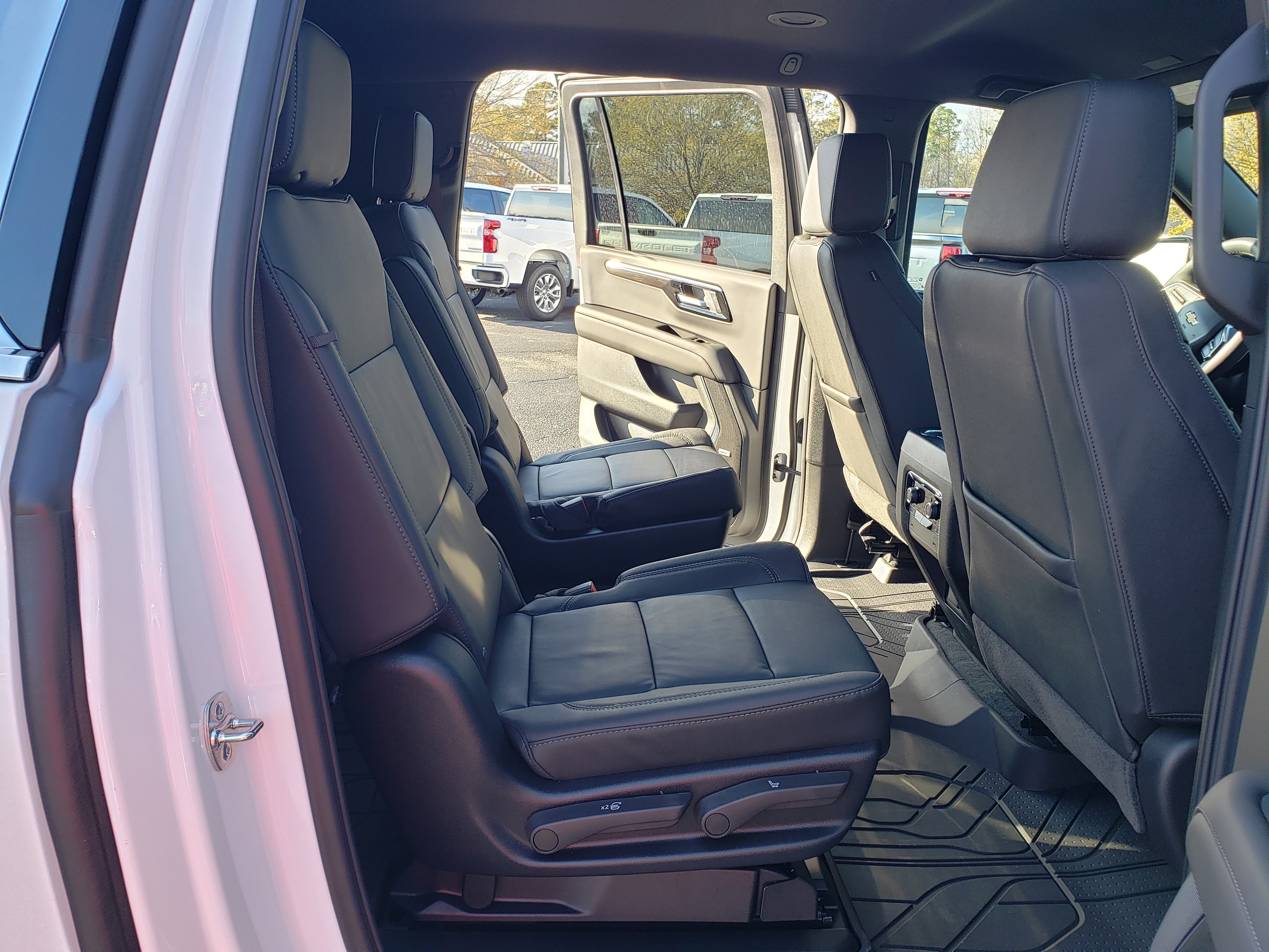 New 2026 Chevrolet Suburban LT w/ Comfort Package image 34