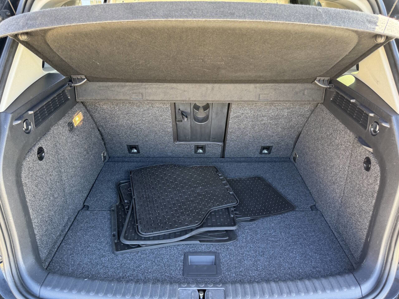 Used 2017 Volkswagen Tiguan S image 12